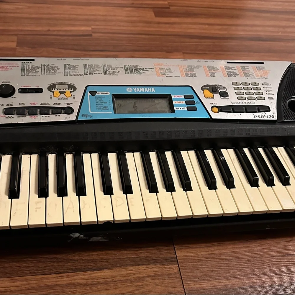 VTG Yamaha PSR-170 61-Key Electronic Keyboard